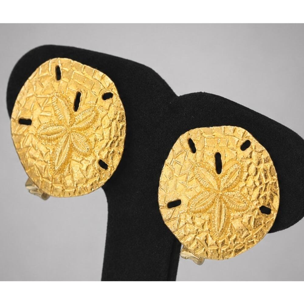 Vintage Shiny Gold Sand Dollar Clip-On Earrings, Embossed Figural Sea Life gc19 - Picture 2 of 5
